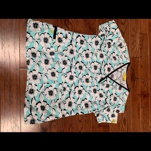 Flower scrub top